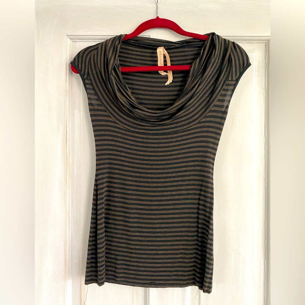 Bailey 44 cap sleeve top size small